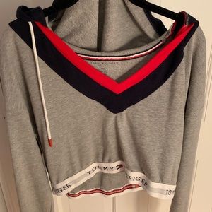 Gray Tommy Hilfiger cropped sweatshirt. Size L